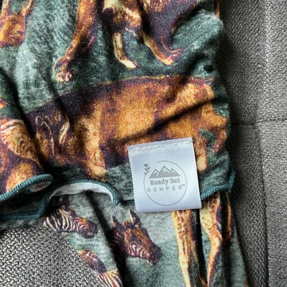 B 7   Ready Set Romper - Picture 3 of 5